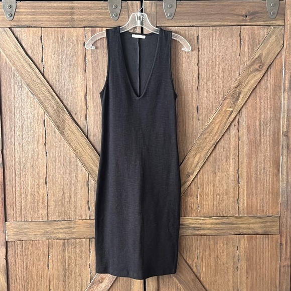 Zara Sleeveless V-Neck Ribbed Bodycon Midi Dress Black Size Medium - Picture 1 of 5